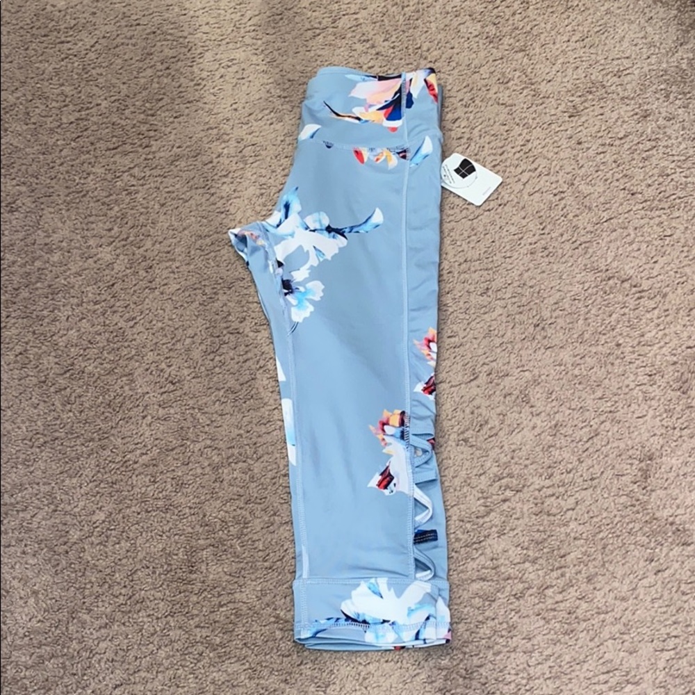 Floral Alive Quick Dry Capri Workout Leggings
